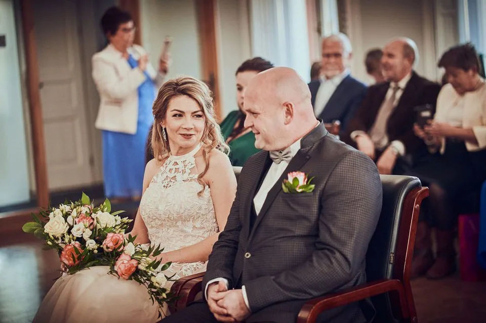 Ela & Paweł - ślub cywilny w Grodzisku Mazowieckim - kadr 17