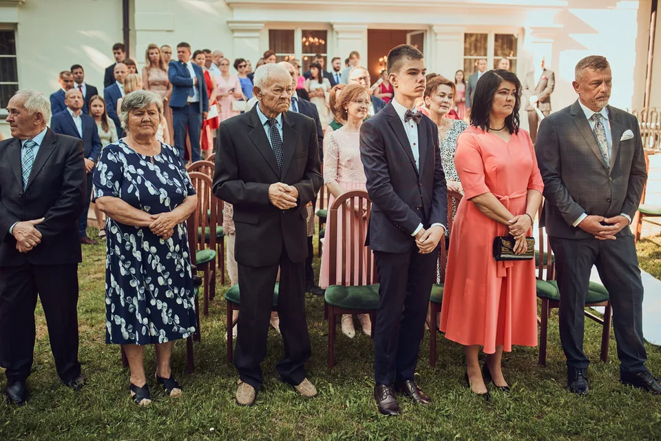 Plenerowy ślub w ZDP Roskosz, Iza i Bartek - kadr 33