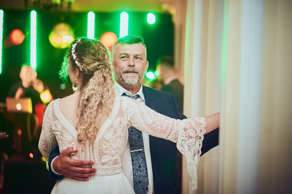 Plenerowy ślub w ZDP Roskosz, Iza i Bartek - kadr 97