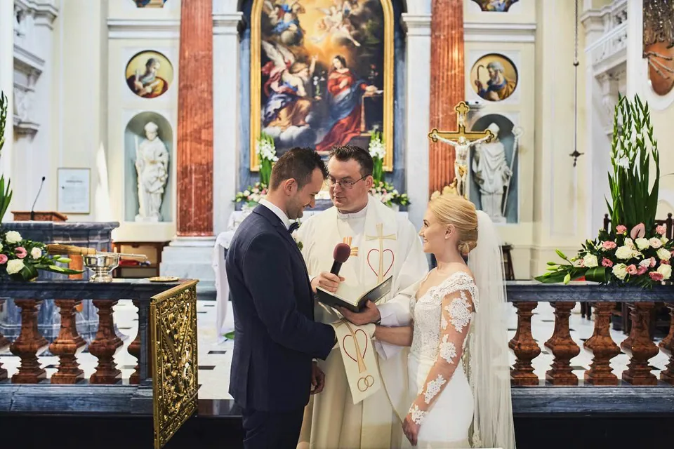 ślub kościół św. Anny Warszawa Wilanów - kadr 14