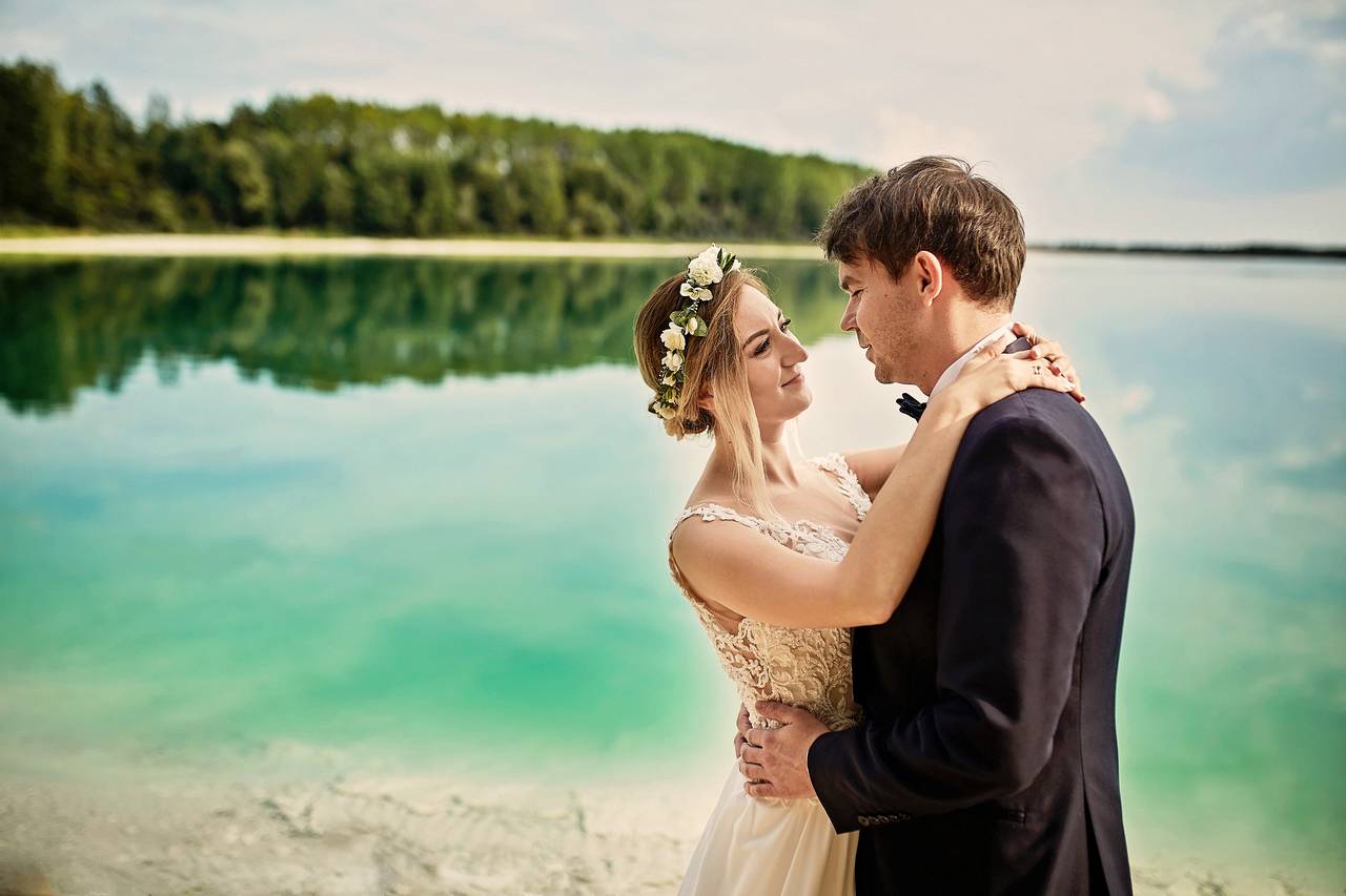 fotografia ślubna plener lazurowe jezioro