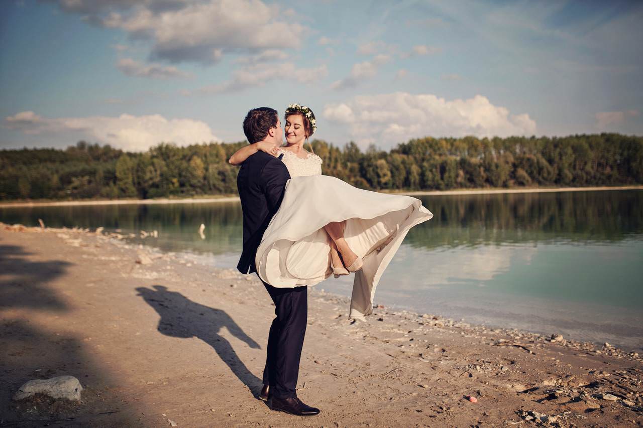 fotografia ślubna plener lazurowe jezioro